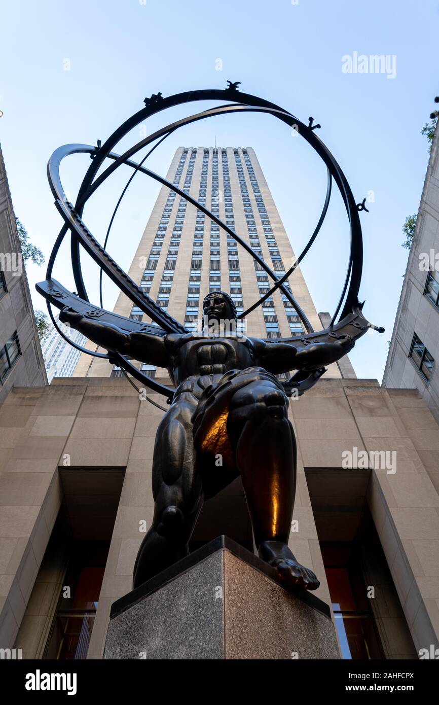 Atlas Statue in Rockefeller Center, NYC Stock Photo Alamy
