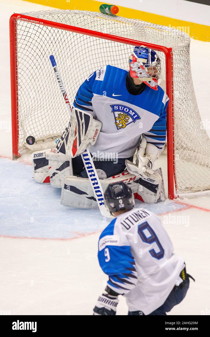 Iihf goal net hi-res stock photography and images