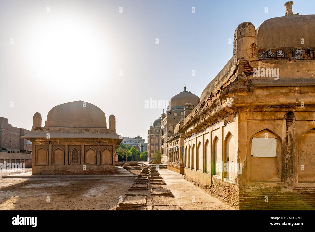 Hyderabad tombs hi-res stock photography and images - Alamy