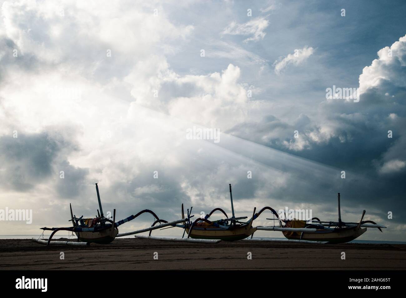 Sun rising over horizon hot hi-res stock photography and images - Alamy