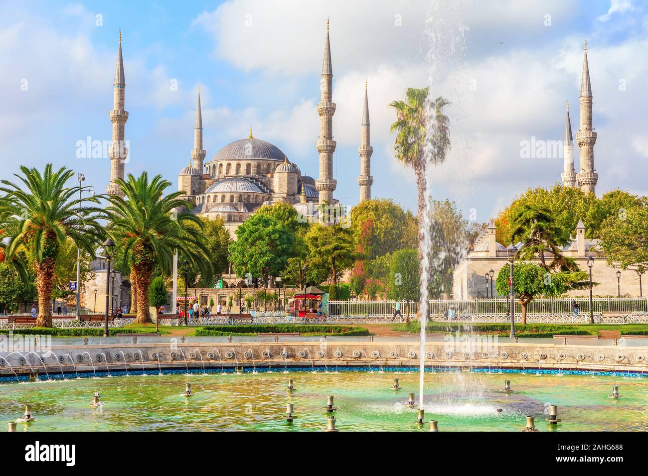 The Blue Mosque and the fountain in Sultan Ahmet park, Istanbul, Turkey ...