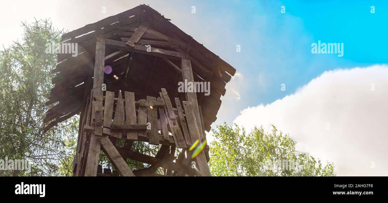 Crumbling Pulpits House falling off cliff hi-res stock photography and images - Alamy