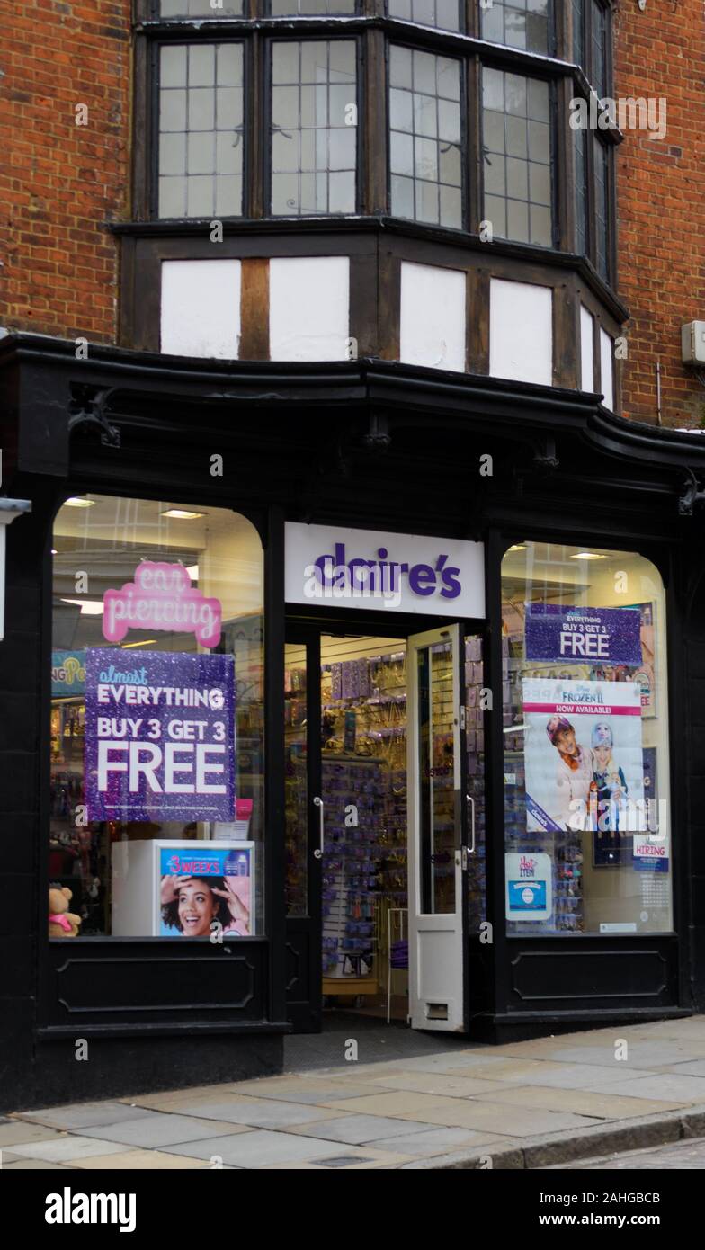 Guildford, United Kingdom - November 06 2019: The Entrance to Claires  accessory shop on High Street Stock Photo - Alamy