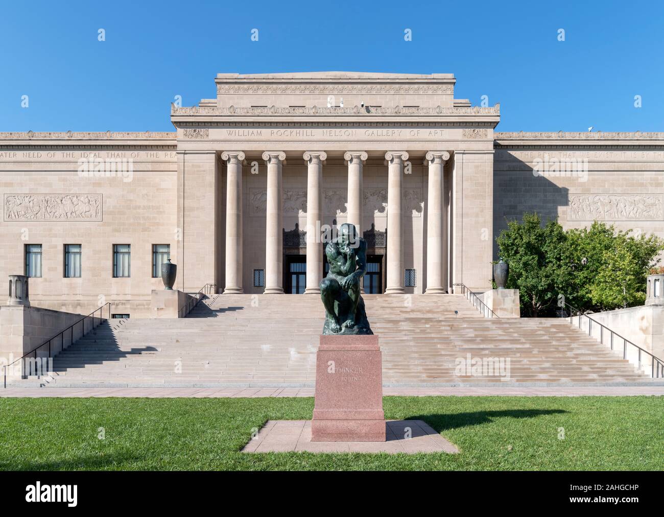 Auguste Rodin’s The Thinker (Le Penseur) outside the Nelson-Atkins Museum of Art, Kansas City, Missouri, USA Stock Photo
