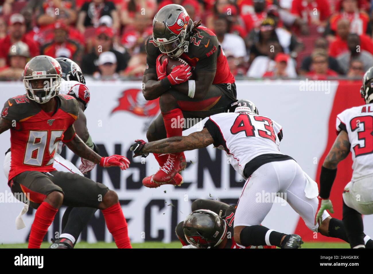 Tampa, Florida, USA. 29th Dec, 2019. Tampa Bay Buccaneers running back  Ronald Jones II (27) runs with the ball during the NFL game between the  Atlanta Falcons and the Tampa Bay Buccaneers