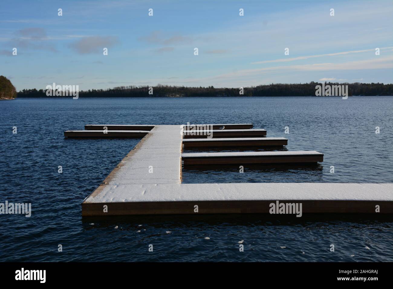 Floating docks hires stock photography and images Alamy