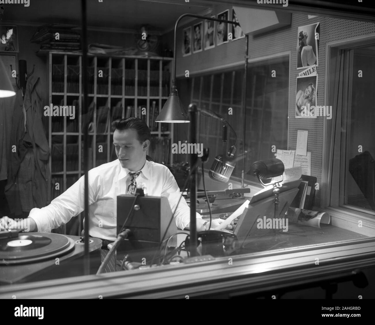 Radio Disc Jockey at WIBA in Madison Wisconsin 1946 Stock Photo