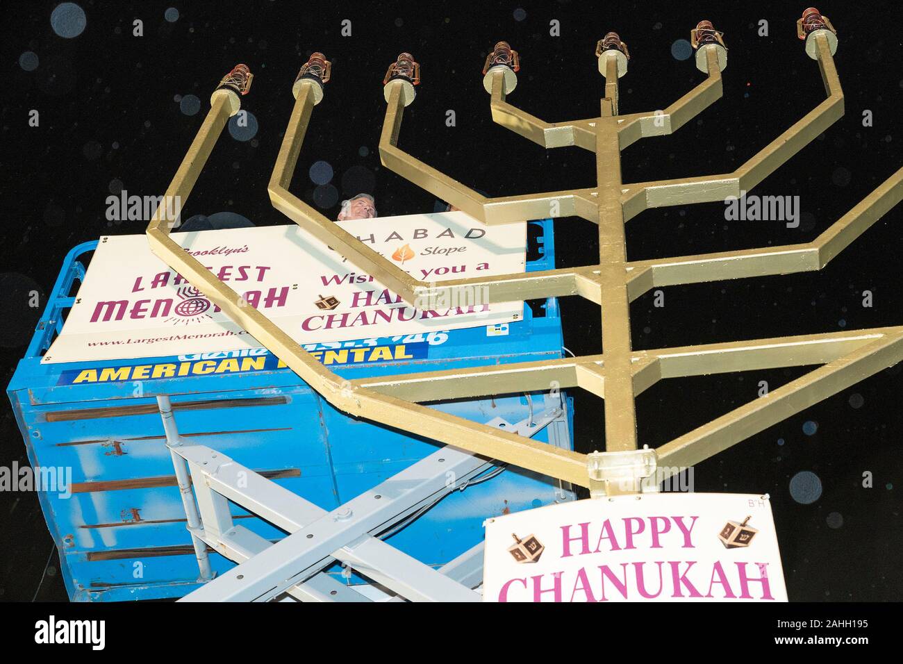 Grand army plaza menorah hires stock photography and images Alamy