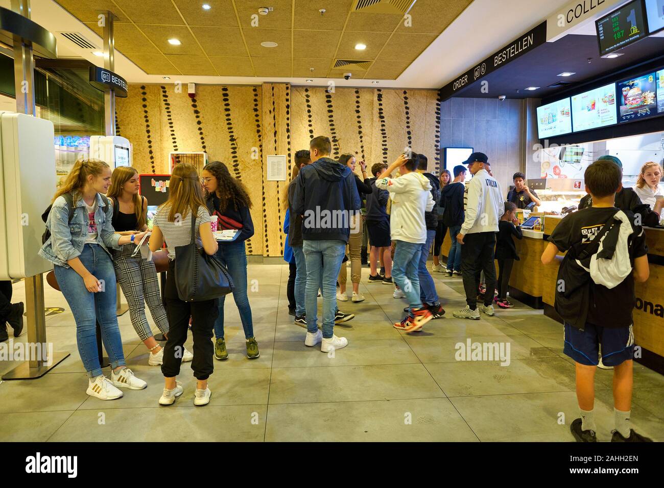 Queue to mcdonalds hi-res stock photography and images - Alamy