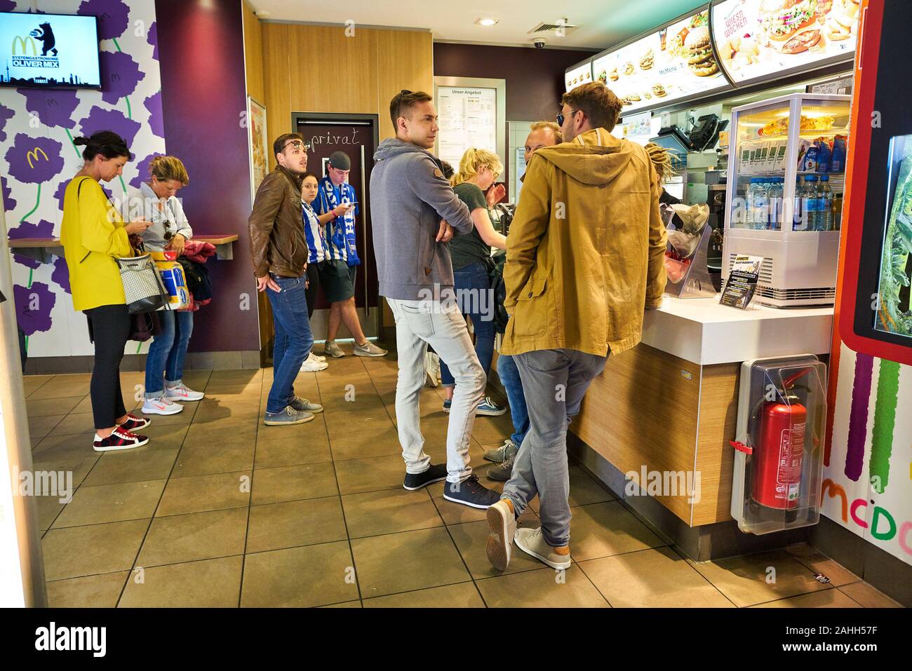 Counter area mcdonalds hi-res stock photography and images - Alamy
