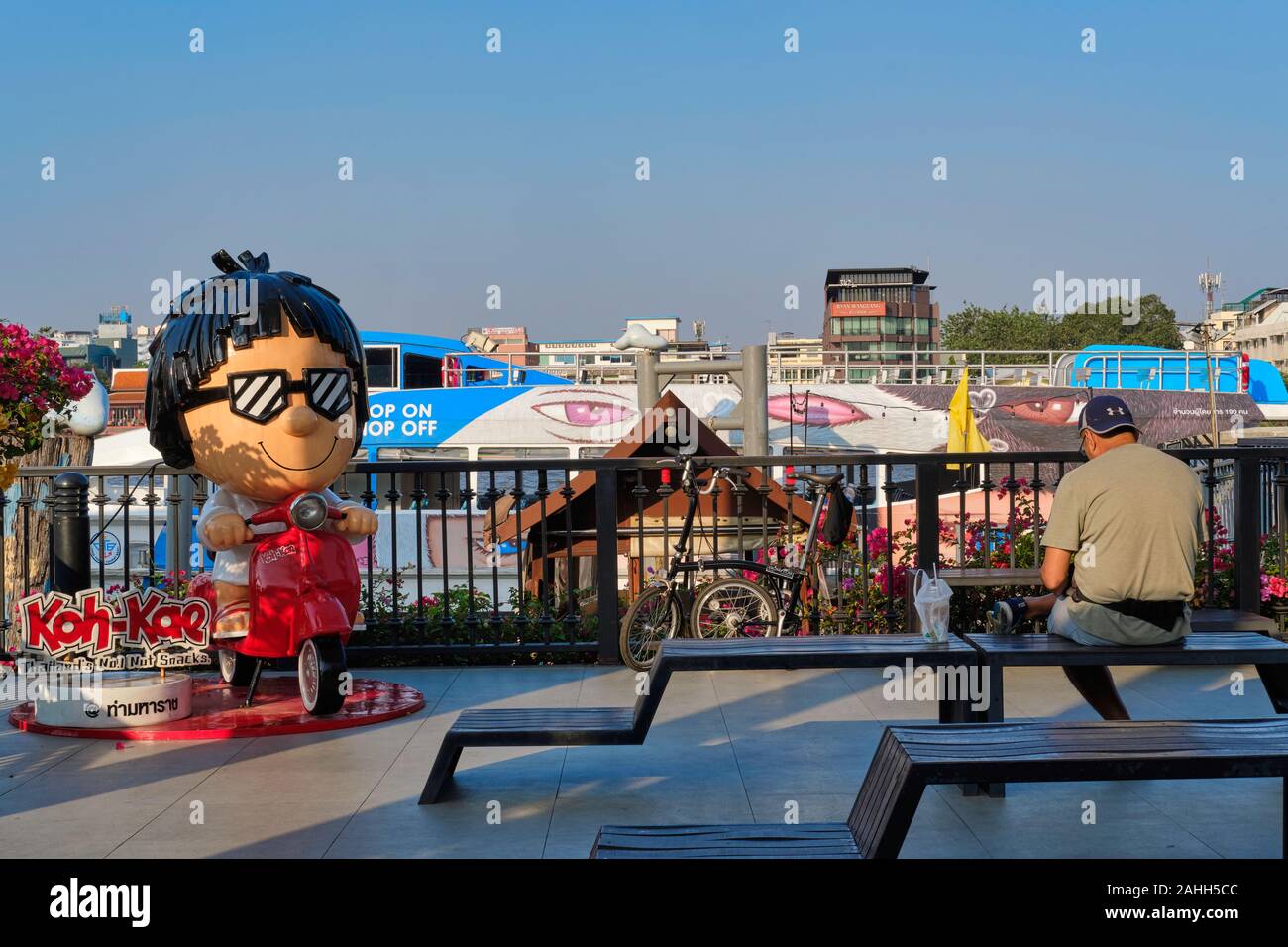 View at (pier) Tha Maharat (Maharaj) by the Chao Phraya River in