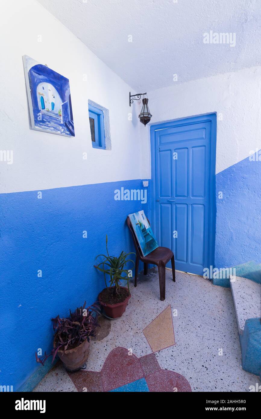 Traditional doorway in chefchaouen hi-res stock photography and images ...