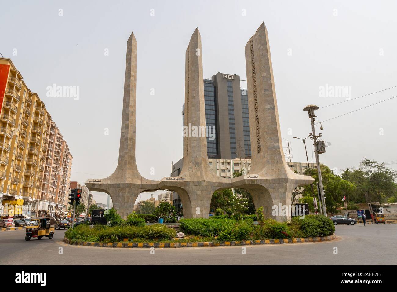 3 Talwar Karachi Map Karachi Teen Talwar Three Swords Monument Ring Road At Khayaban E Iqbal Road With Busy Traffic On A Cloudy Day Stock Photo - Alamy 3 Talwar Karachi Map Karachi Teen Talwar Three Swords Monument Ring Road At Khayaban E Iqbal Road With Busy Traffic On A Cloudy Day Stock Photo - Alamy
