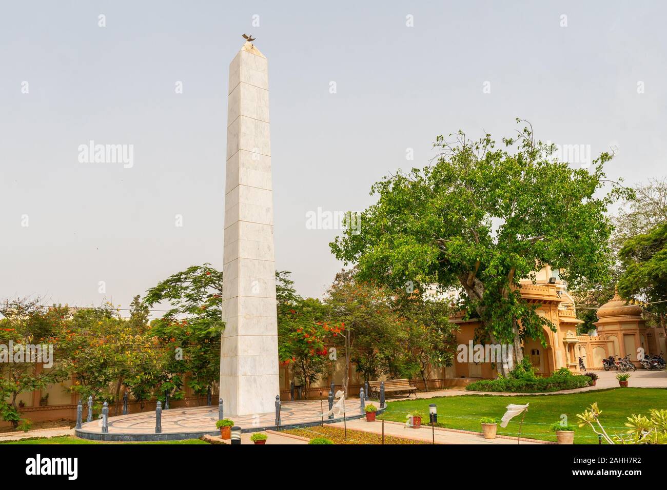 Karachi Mohatta Palace Museum Picturesque View of Obelisk at Hatim Alvi Road with Garden on a Cloudy Day Stock Photo