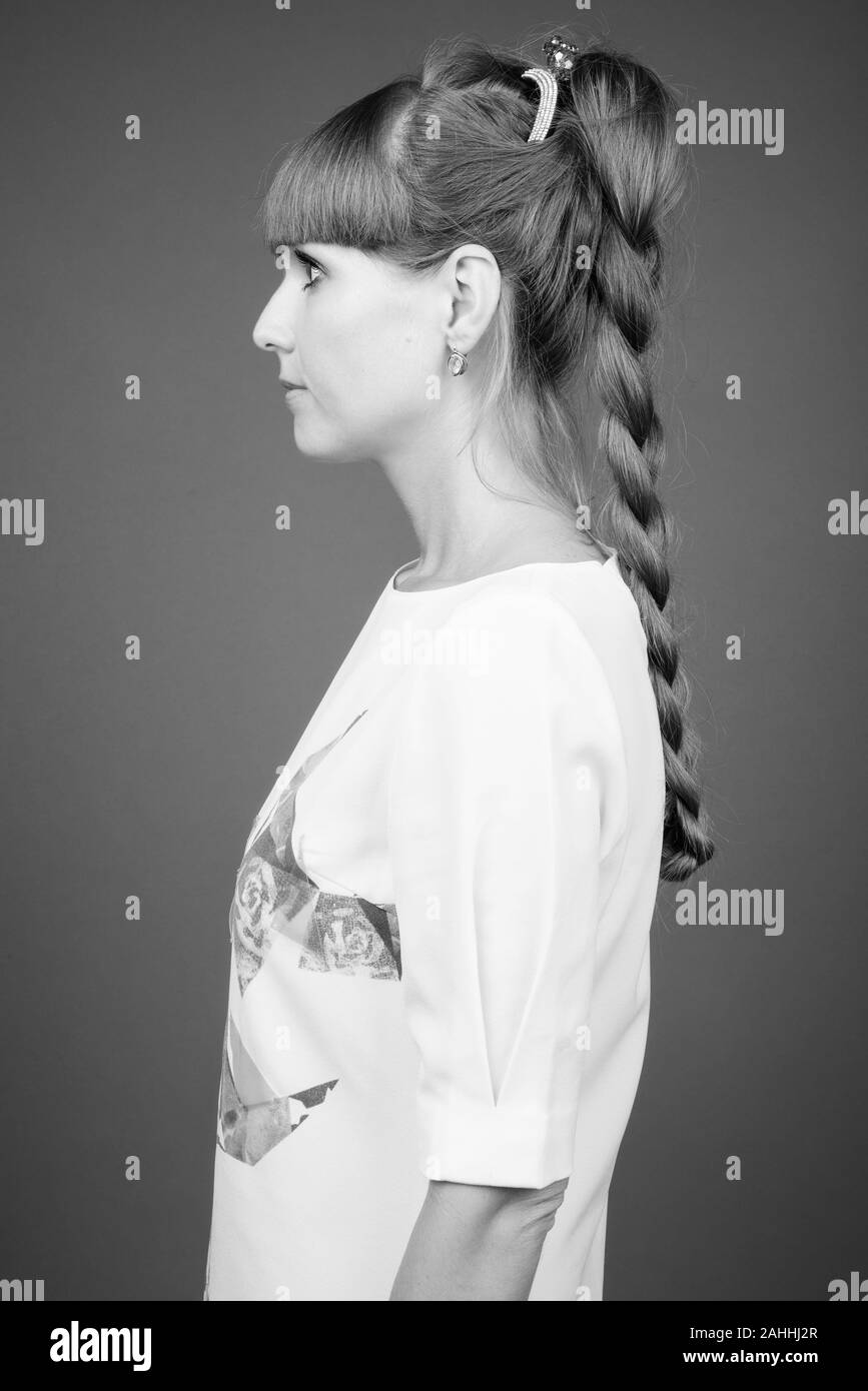 Portrait of young beautiful woman in black and white Stock Photo - Alamy