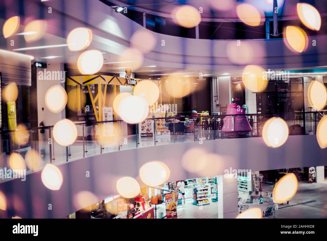 Event space at shopping mall hi-res stock photography and images - Alamy