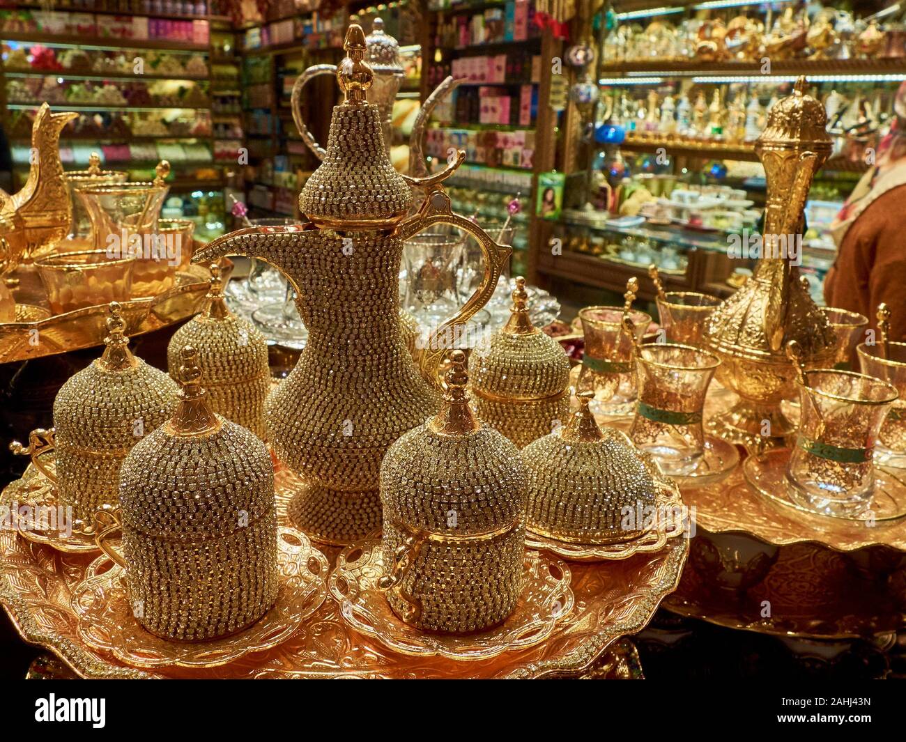 Colorful traditional turkish kitchenware at Spice Bazaar, Istanbul Stock Photo