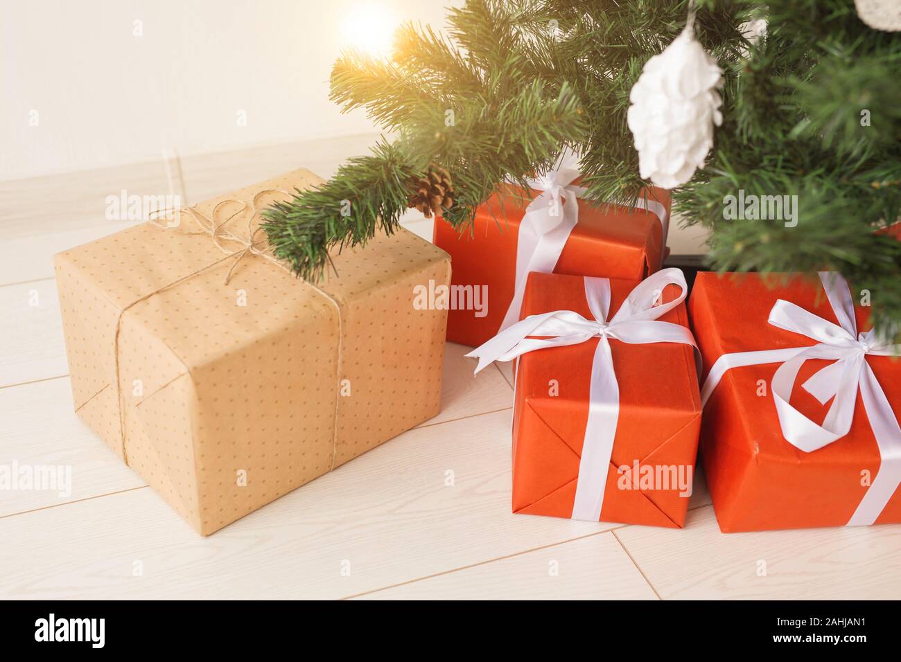 Christmas gift boxes and fir tree, top view Stock Photo - Alamy