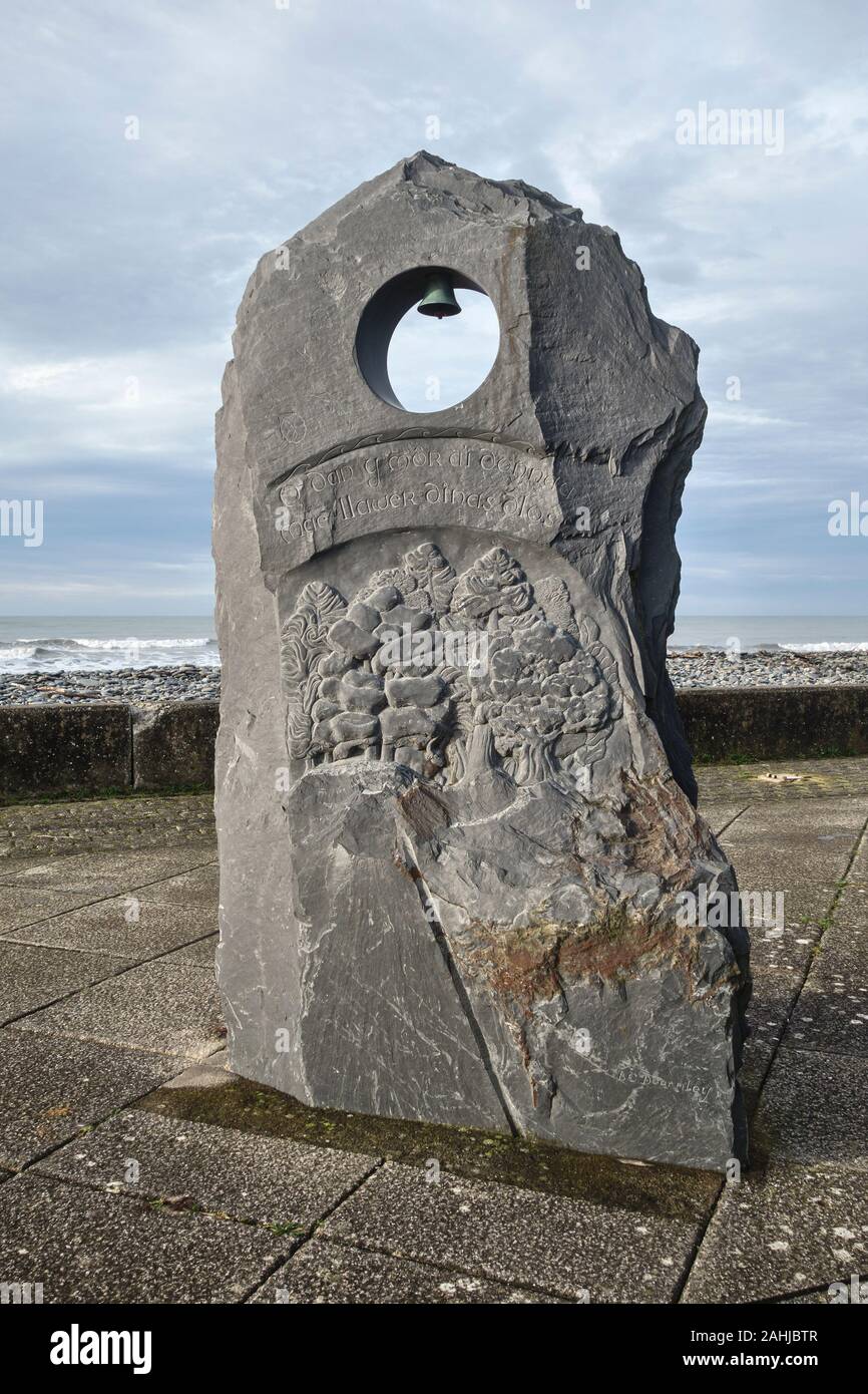 Borth, near Aberystwyth, Wales, UK. The Bell Ringer's Stone commemorates the flooding of the lost kingdom of Cantre'r Gwaelod in the 6th century Stock Photo