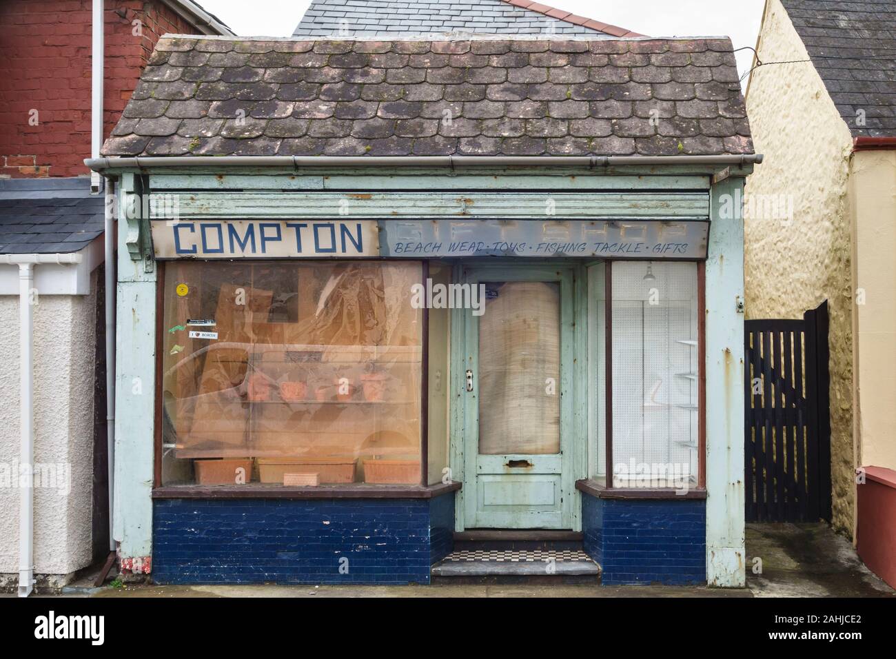 Borth, a seaside village near Aberystwyth, Wales, UK. A closed shop in winter Stock Photo