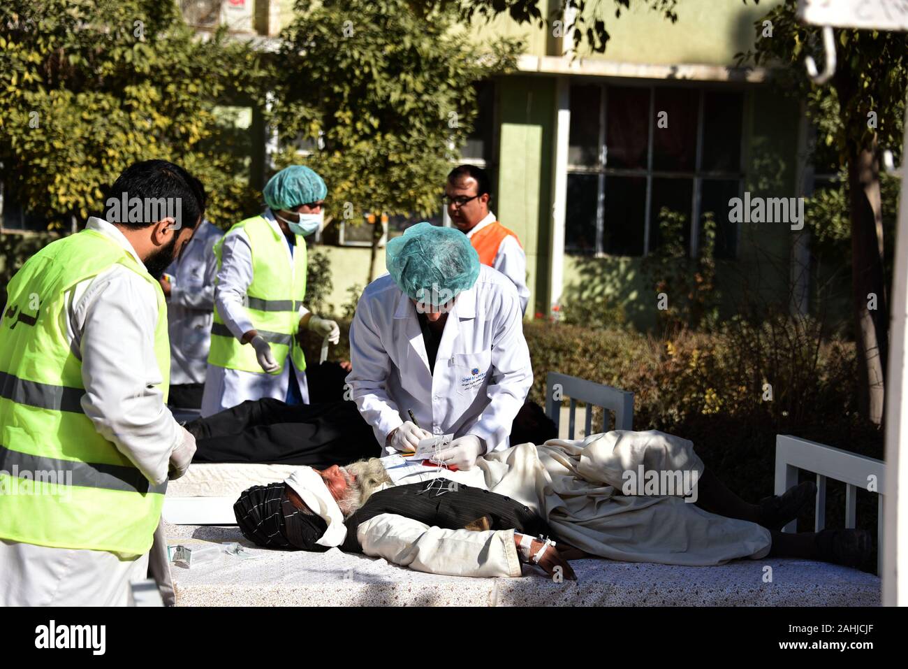 Kandahar, Afghanistan. 29th Dec, 2019. Afghan health workers attend a first-aid exercise at Mirwais Regional Hospital in Kandahar, Afghanistan, Dec. 29, 2019. Credit: Sanaullah Sieam/Xinhua/Alamy Live News Stock Photo