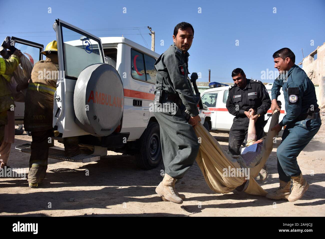 Kandahar, Afghanistan. 29th Dec, 2019. Afghan security force members attend a first-aid exercise at Mirwais Regional Hospital in Kandahar, Afghanistan, Dec. 29, 2019. Credit: Sanaullah Sieam/Xinhua/Alamy Live News Stock Photo