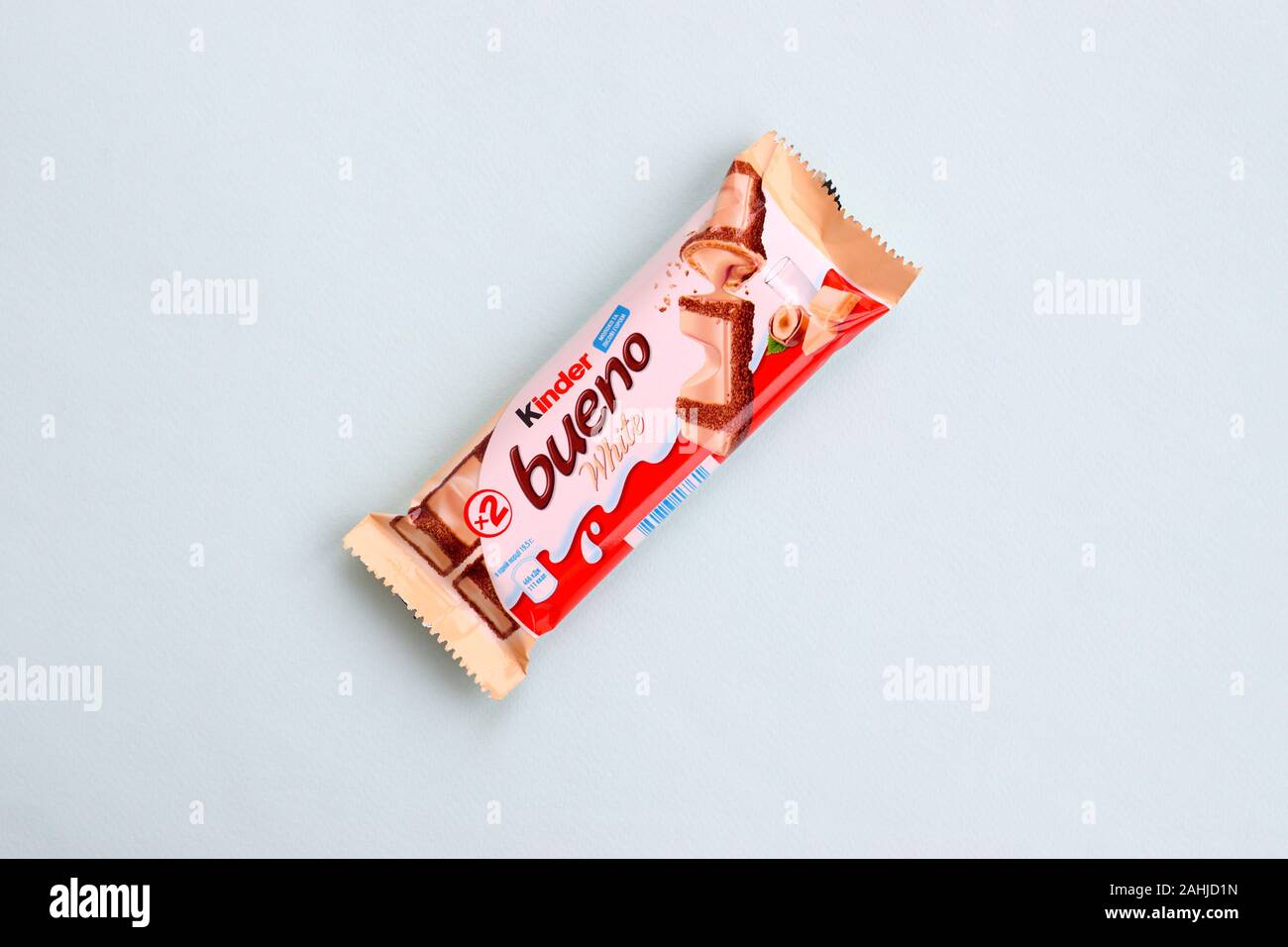 https://c8.alamy.com/comp/2AHJD1N/ny-usa-december-15-2019-kinder-bueno-white-chocolate-is-a-confectionery-product-brand-line-of-italian-confectionery-multinational-manufacturer-fe-2AHJD1N.jpg