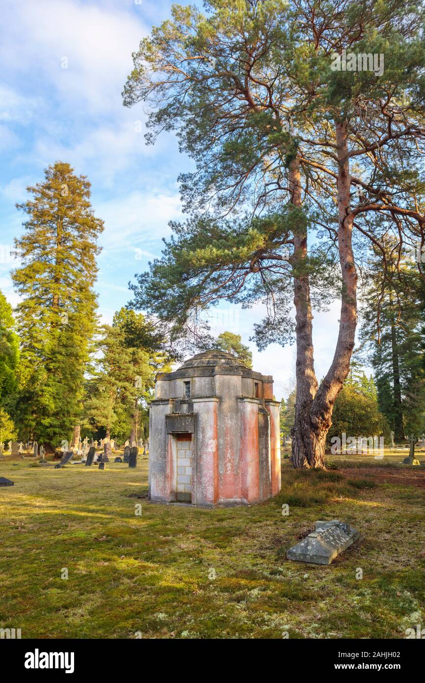 Small mausoleum in South Cemetery, Brookwood Cemetery, Cemetery Pales, Brookwood, near Woking, Surrey, southeast England, UK Stock Photo