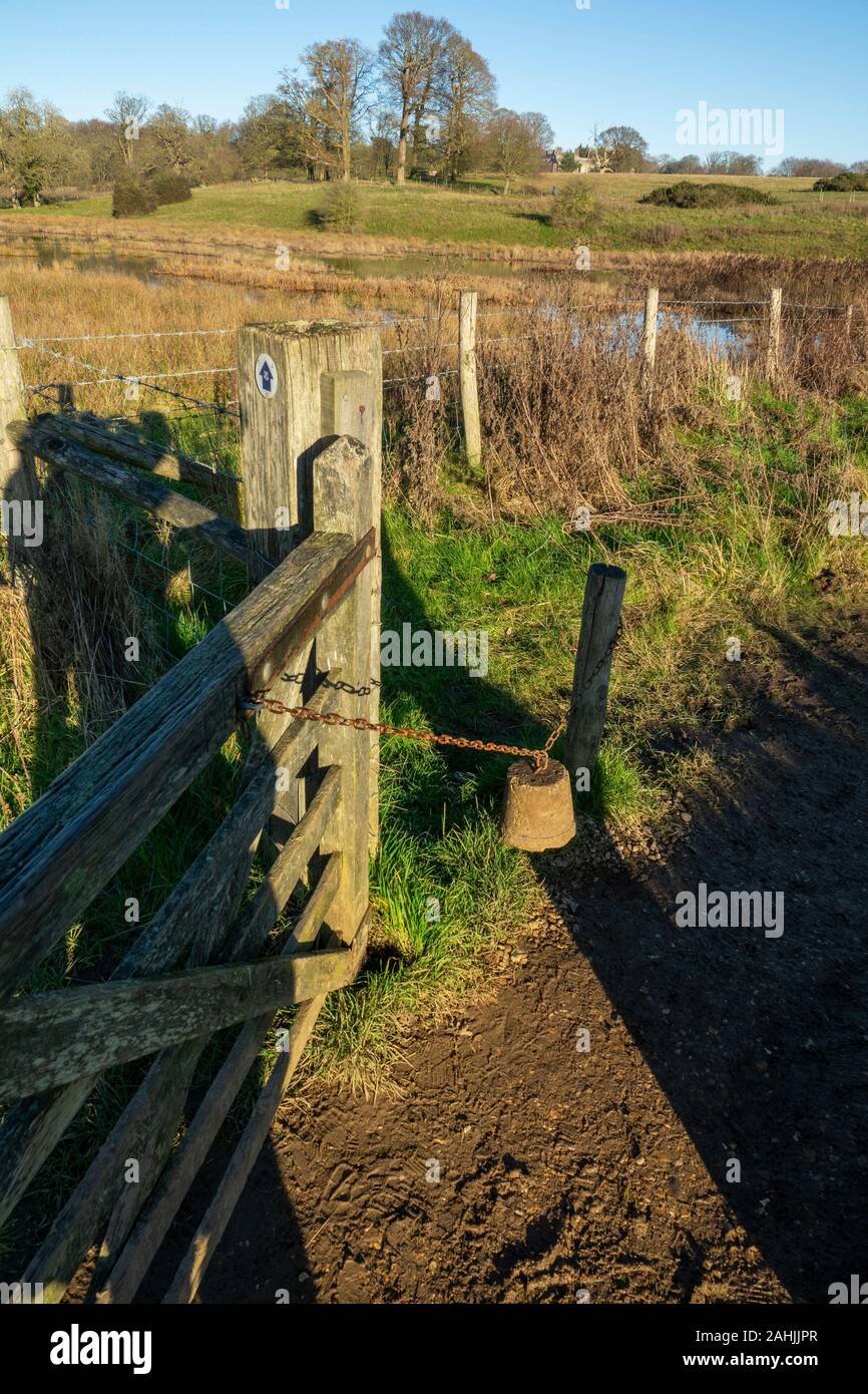 Gate, footpath, weight, closing Stock Photo Alamy