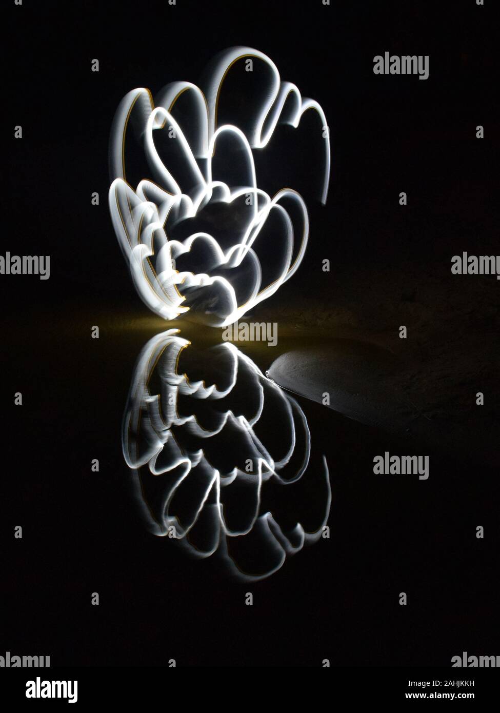 abstract light painting, long exposure, blurry drawings with light ...