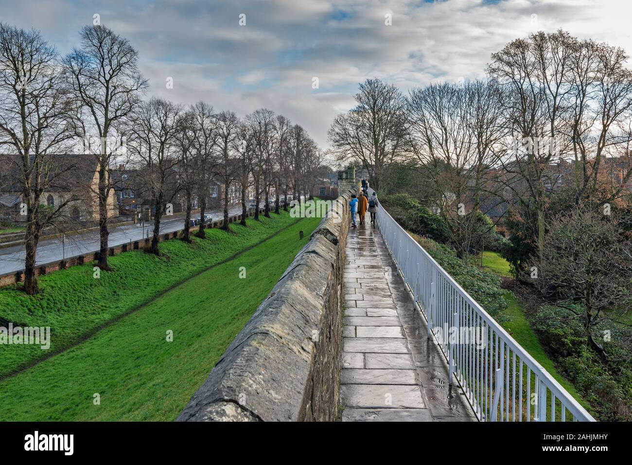 YORK CITY ENGLAND THE CITY WALLS IN WINTER WITH PEOPLE AND REMAINS OF THE MOAT ON THE LEFT Stock Photo