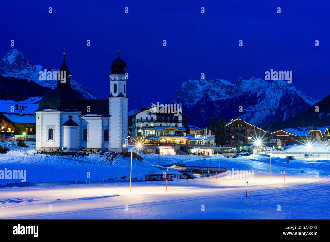 Seefeld in Tirol: church Seekirche, cross-country skiing piste, mountain Karwendel in Olympiaregion Seefeld, Tirol, Tyrol, Austria Stock Photo