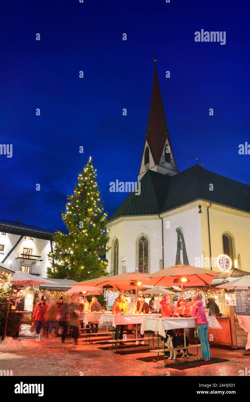 Seefeld in Tirol: square Dorfplatz, Christmas Market, church Hl. Oswald in Olympiaregion Seefeld, Tirol, Tyrol, Austria Stock Photo