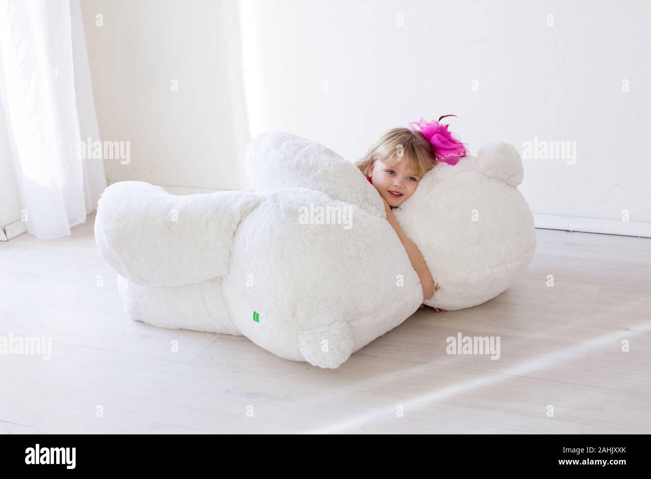 Beautiful little girl with toy big teddy bear Stock Photo - Alamy