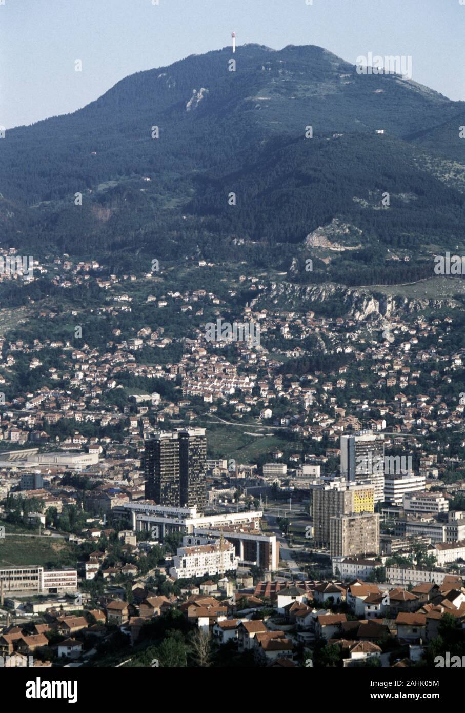 15th August 1993 During the Siege of Sarajevo: the view of the city and Mount Trebevic from Hum Hill towards the south-east. Stock Photo