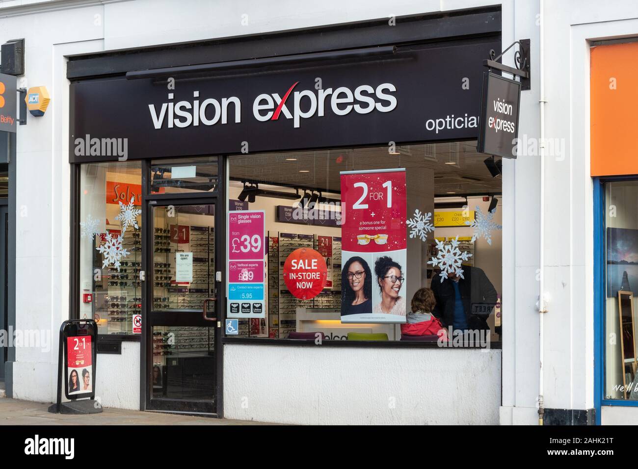 Eye tests and optical express hires stock photography and images Alamy