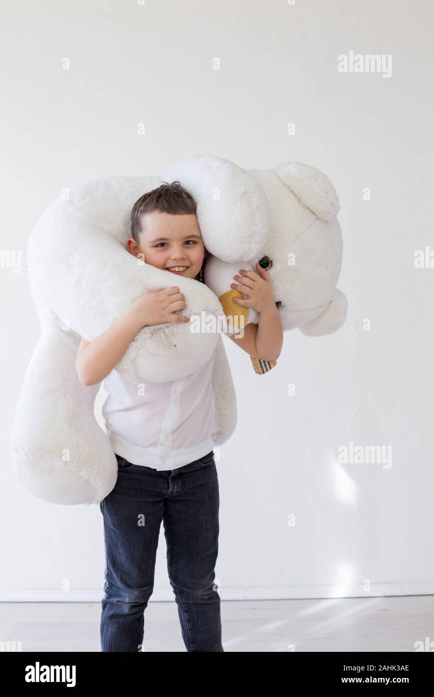 Little boy with big soft bear toy Stock Photo - Alamy