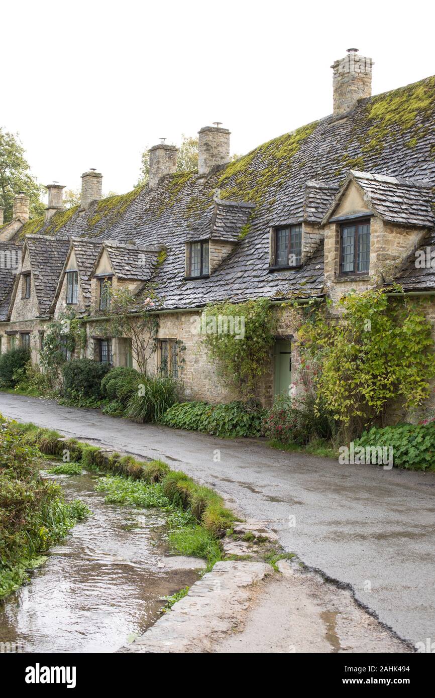 The cotswolds houses bibury hires stock photography and images Alamy