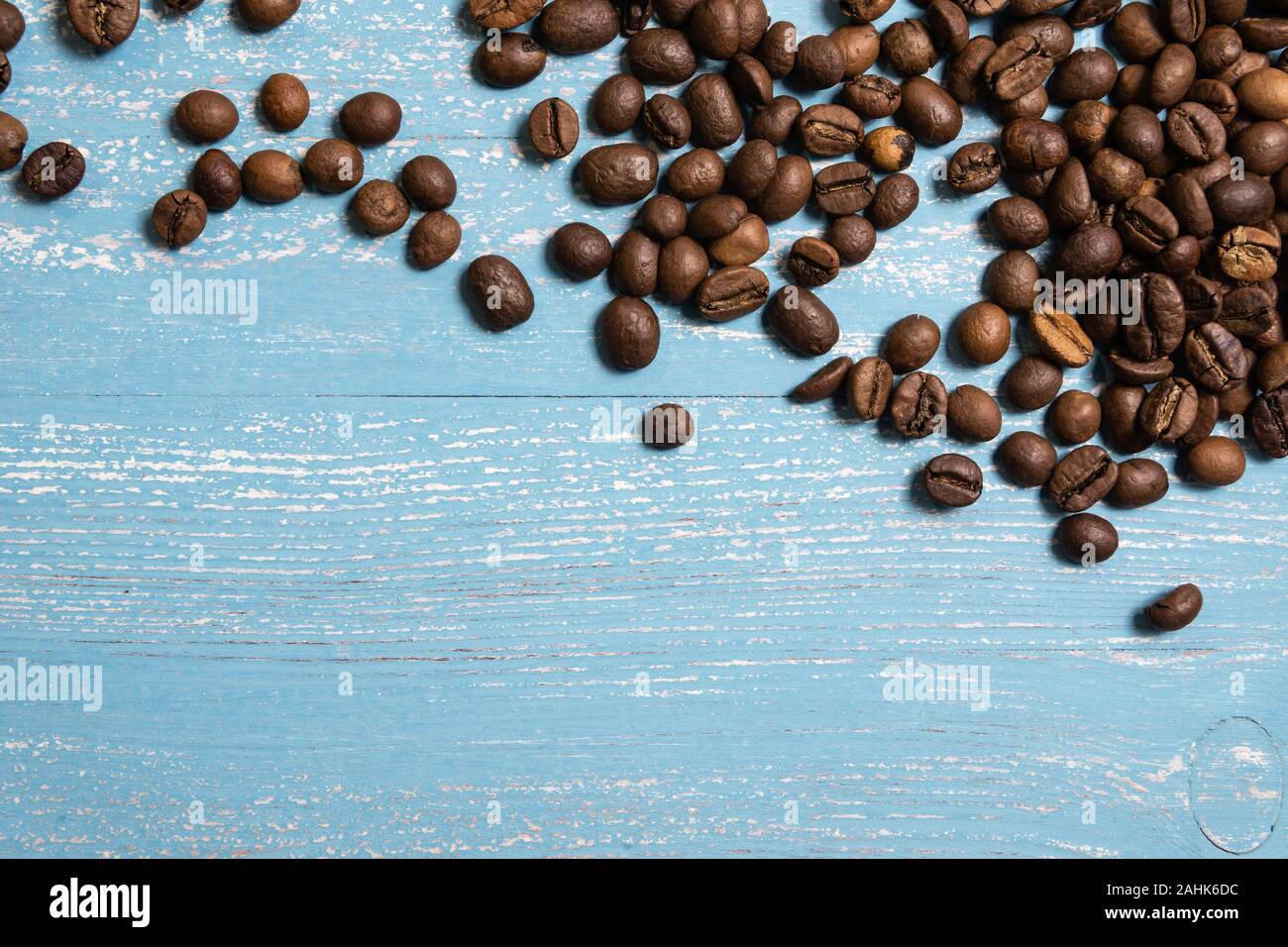 Roasted coffee beans in bulk on a blue wooden background. dark cofee ...
