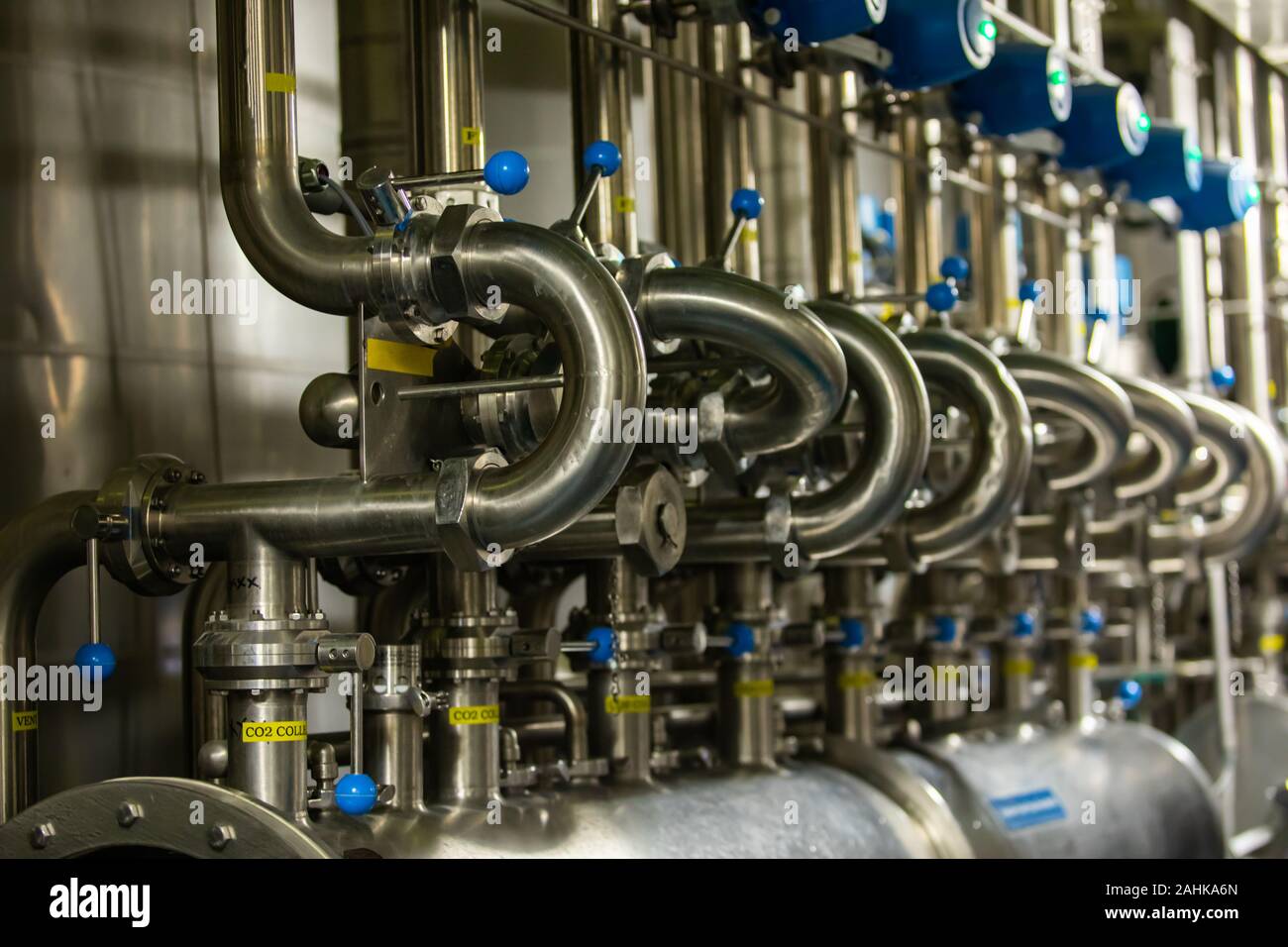 serving vessels or bright beer tanks piping system control and pressure monitoring, beer brewery