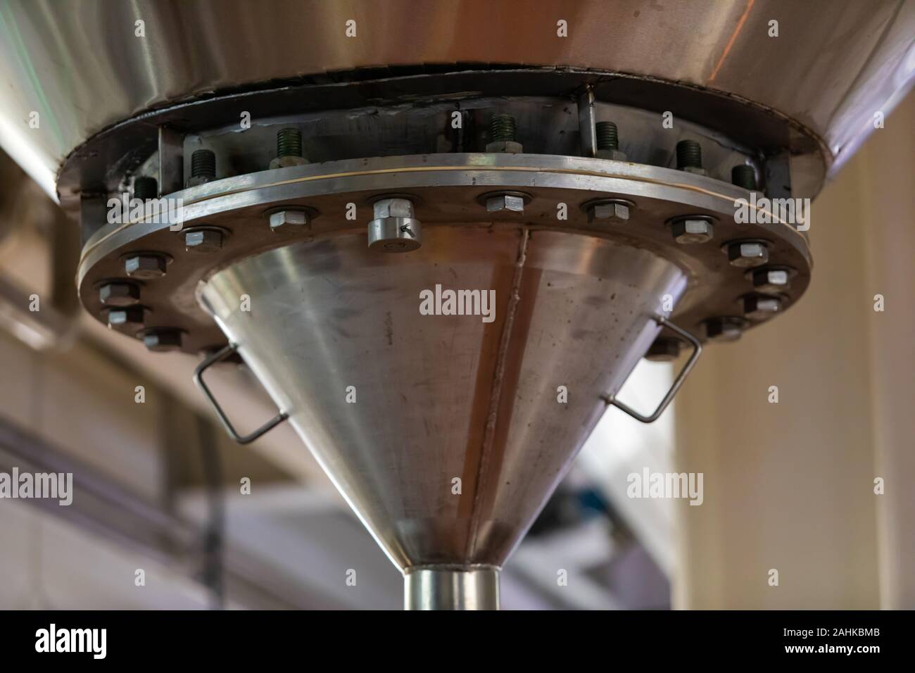 Fermenter stainless steel tank, yeast vessel conical bottom with pipe