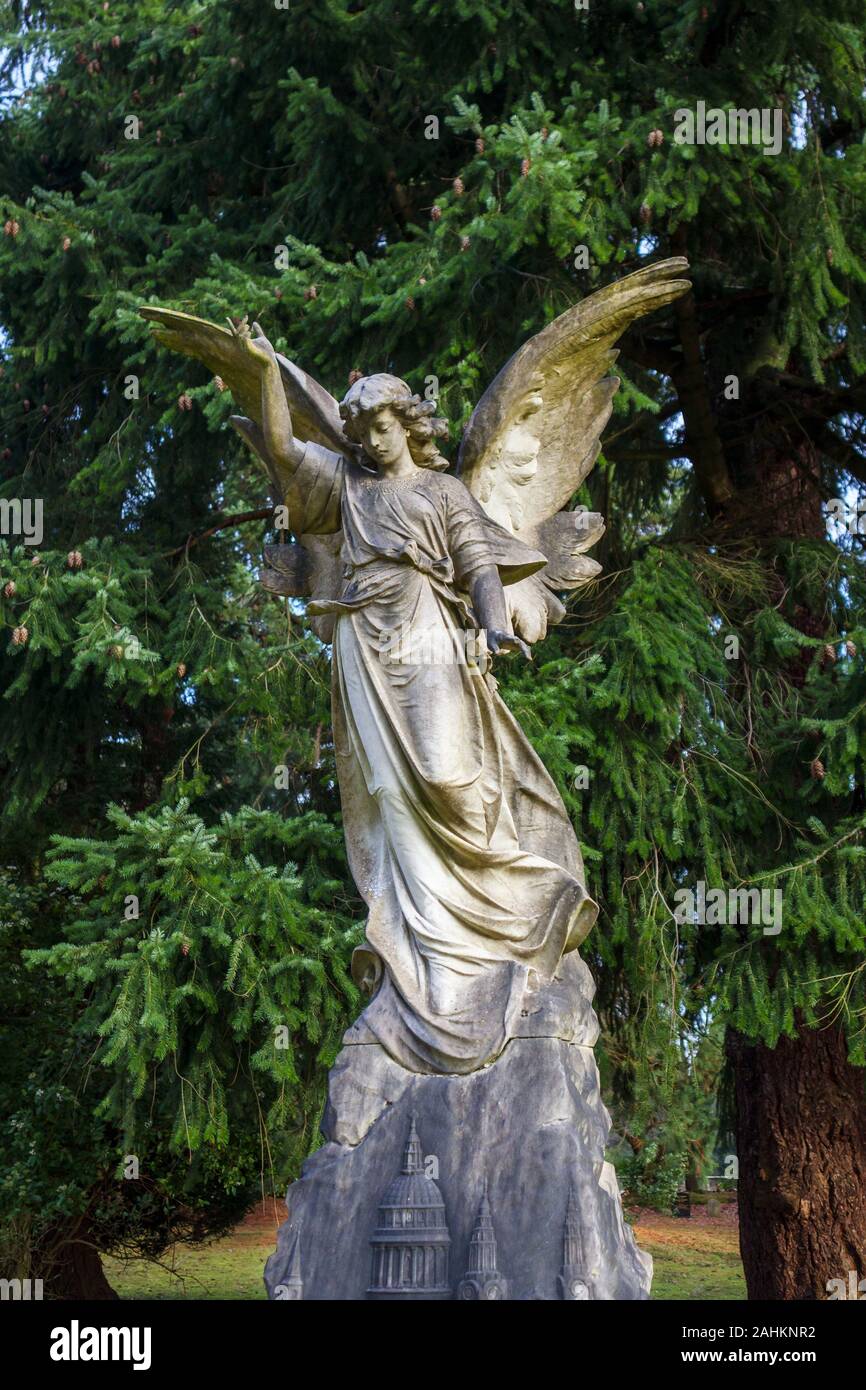 Memorial with statue of an angel in South Cemetery, Brookwood Cemetery, Cemetery Pales, Brookwood, near Woking, Surrey, southeast England, UK Stock Photo
