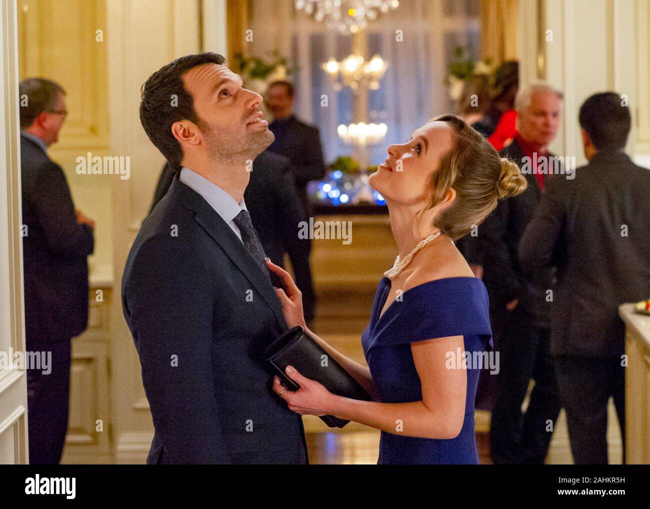 MISTLETOE AND MENORAHS, from left Jake Epstein, Kelley Jakle, tv movie