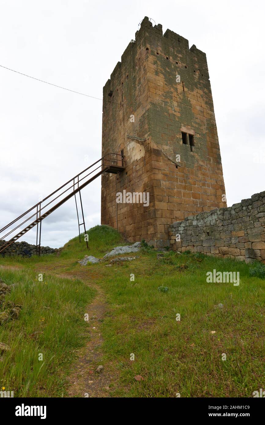 longroiva-castle-in-meda-north-of-portugal-stock-photo-alamy