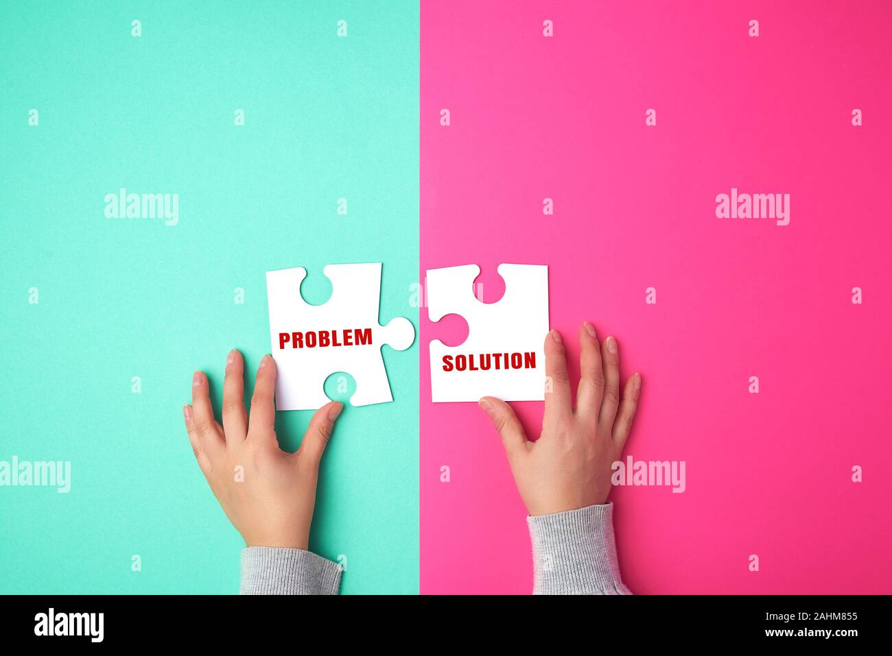 Two blank white puzzle pieces hi-res stock photography and images - Alamy