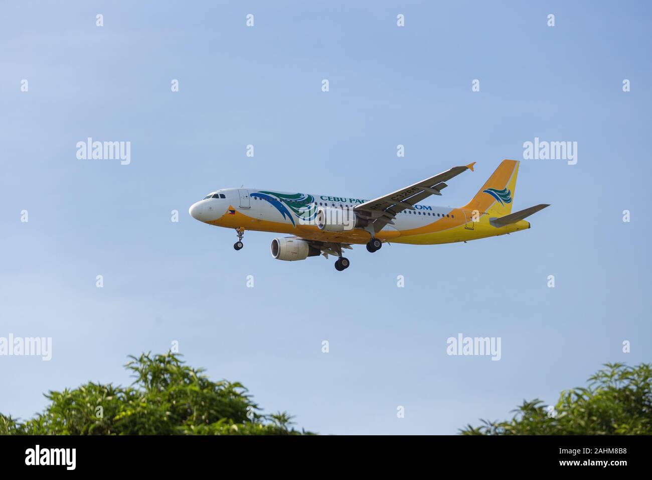 Pasay, Philippines - August 10, 2017: Cebu Pacific airbus a320 in finals for landing at Ninoy Aquino International Airport Stock Photo