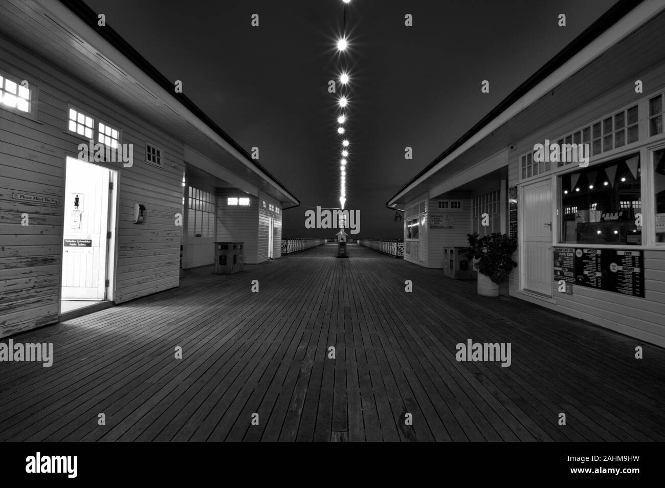 penarth-pier-black-and-white-stock-photos-images-alamy