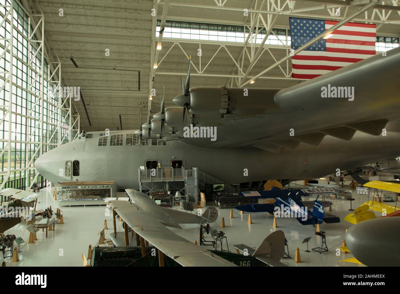 Howard Hughes 