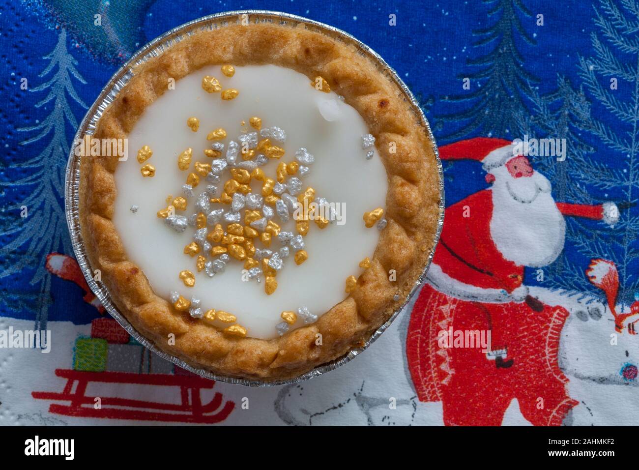 Mr kipling iced top mince pies hi-res stock photography and images - Alamy