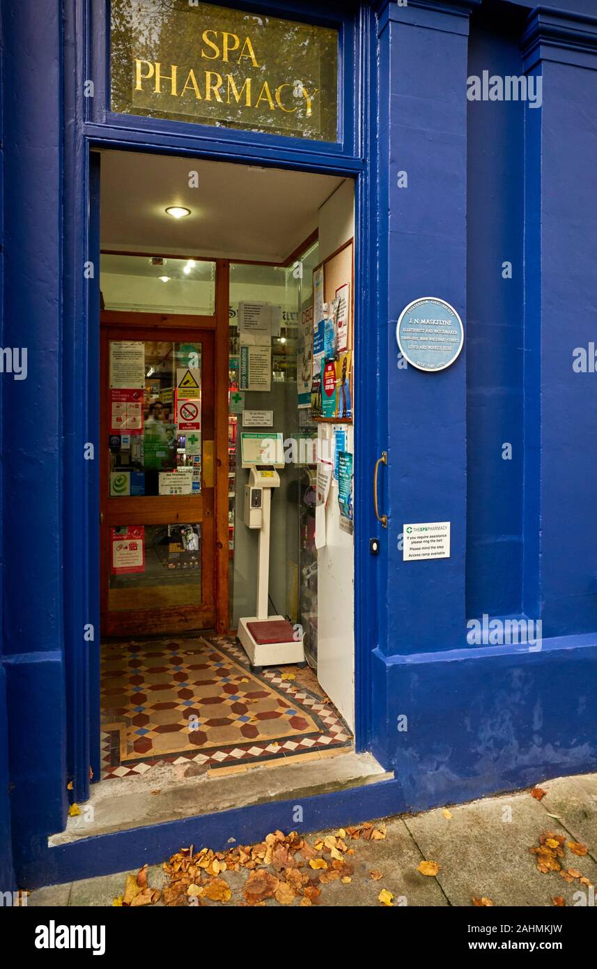 Victorian tiles hires stock photography and images Alamy